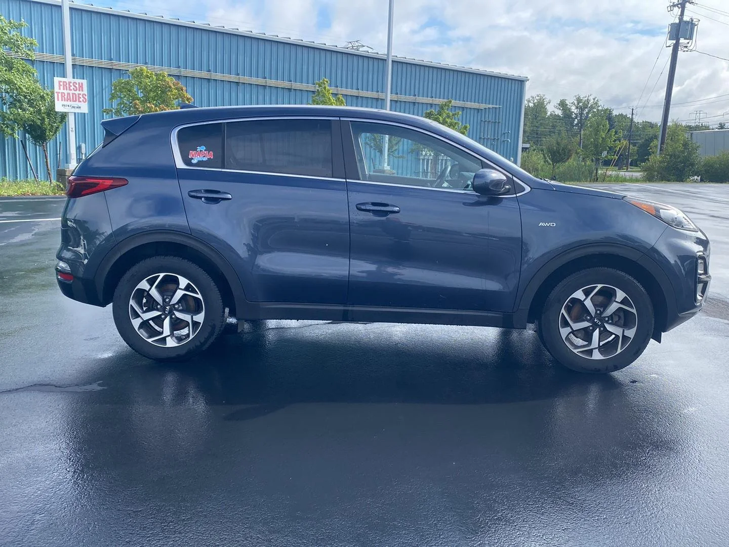 Used 2022 Pacific Blue Kia LX image 11