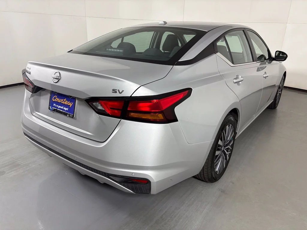 Used 2024 Silver Nissan 2.5 SV image 8