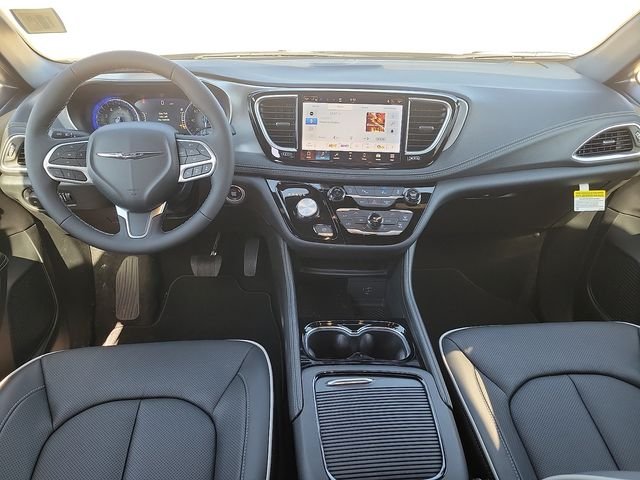 2026 Chrysler Pacifica Limited - Photo 9