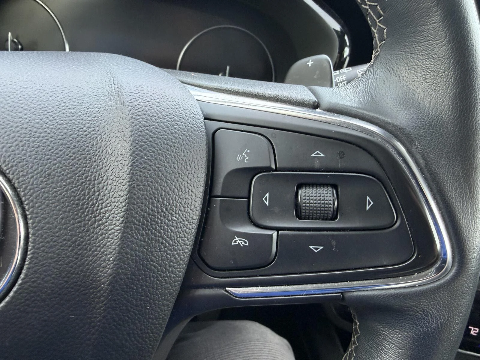 Used 2023 Ebony Twilight Metallic Buick Preferred image 12