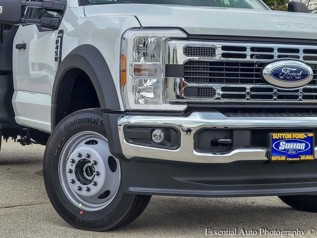 New 2025 Oxford White Ford F-450® XL image 3