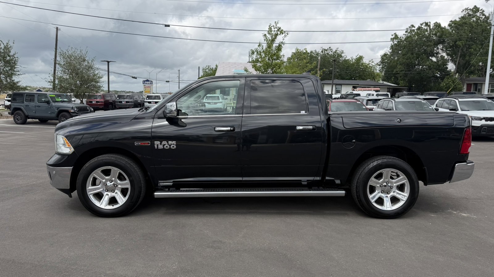Used 2018 Brilliant Black Crystal Pearlcoat Ram Lone Star Silver image 8
