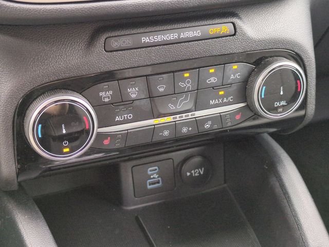 Used 2022 Black Ford SE image 23