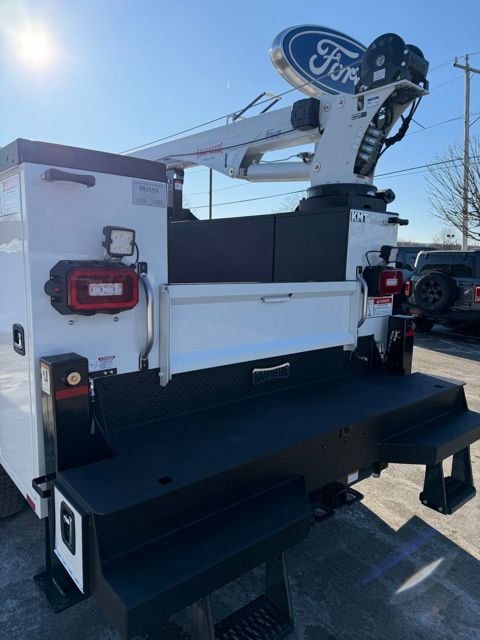 New 2026 Oxford White Ford F-550® XLT image 4