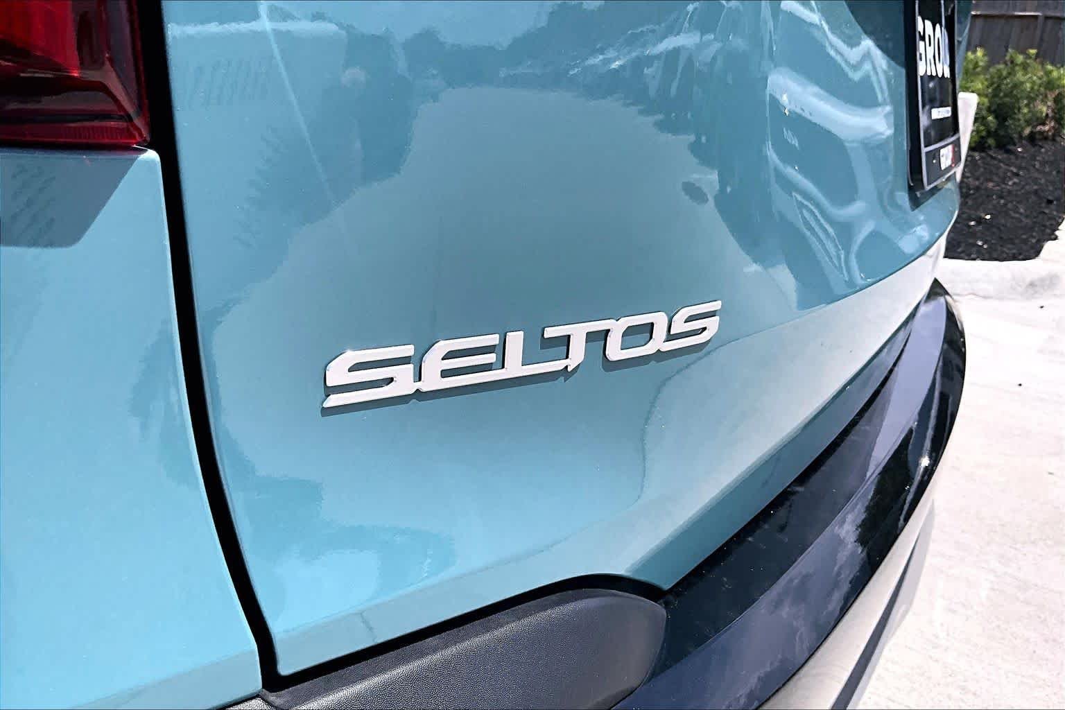 Used 2026 Pluton Blue/Black Roof Kia S image 29