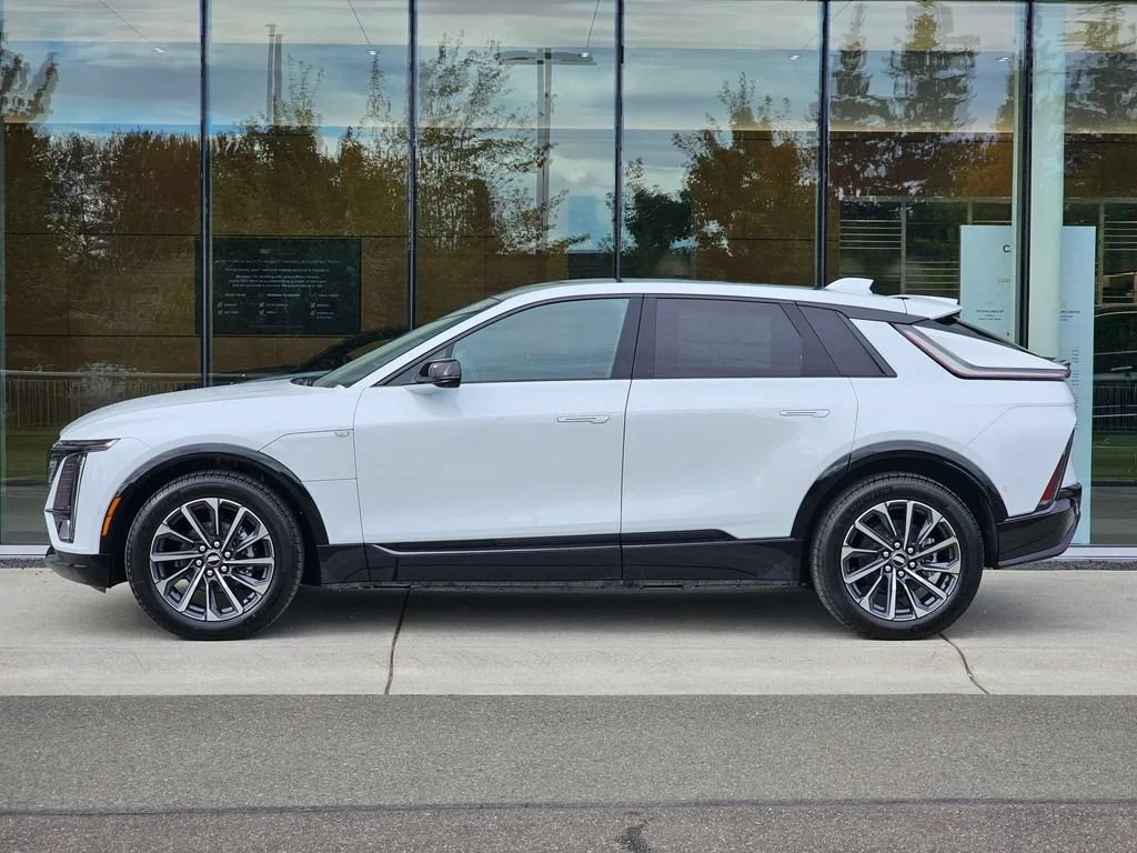 New 2027 Vibrant White Tricoat Cadillac Sport image 2