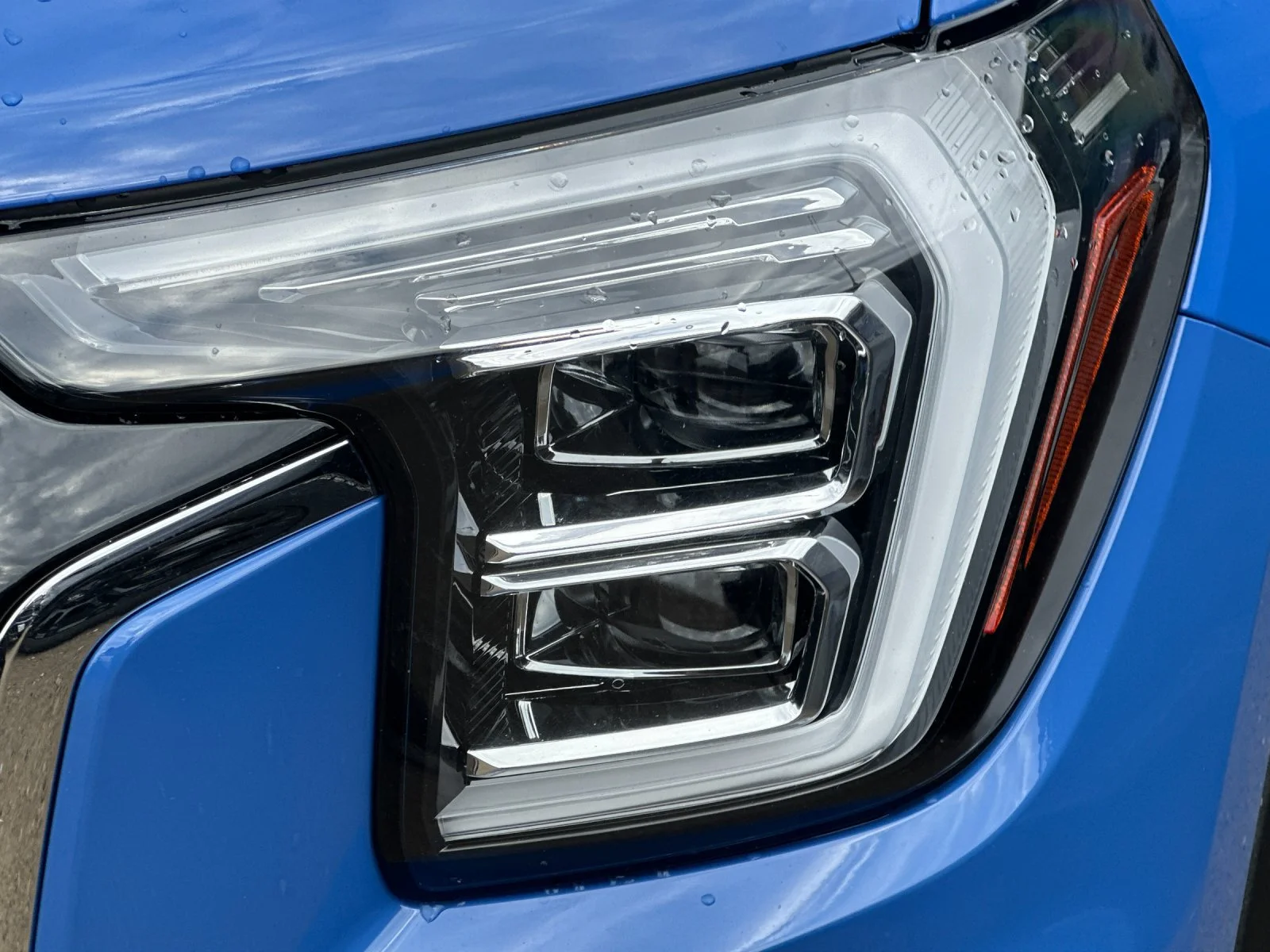 Used 2026 Rapids Metallic GMC Elevation image 4