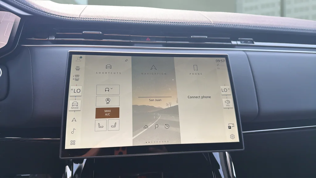 New 2026 White Land Rover Dynamic SE image 21