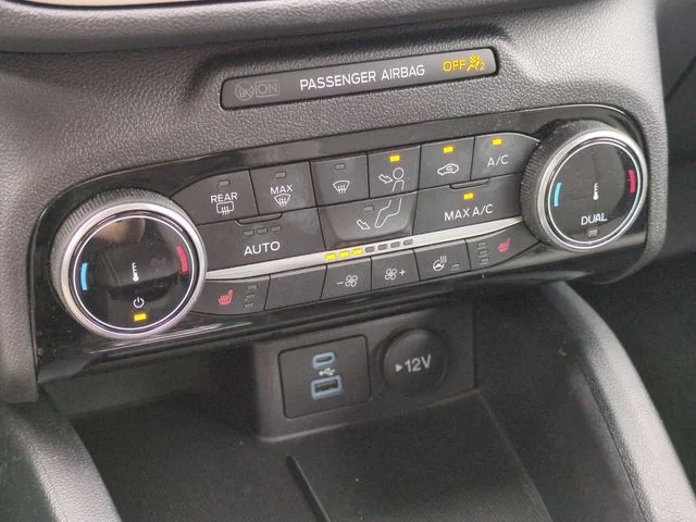 Used 2022 Black Ford SE image 23