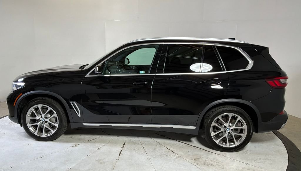 Used 2022 Black BMW xDrive40i image 4
