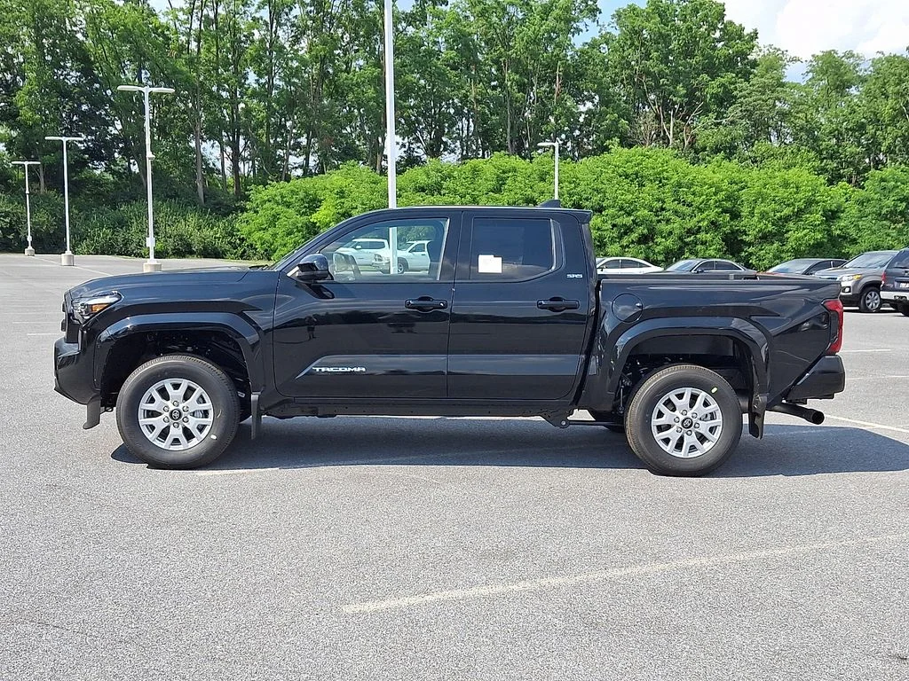 2026 Toyota Tacoma SR5 - Photo 9