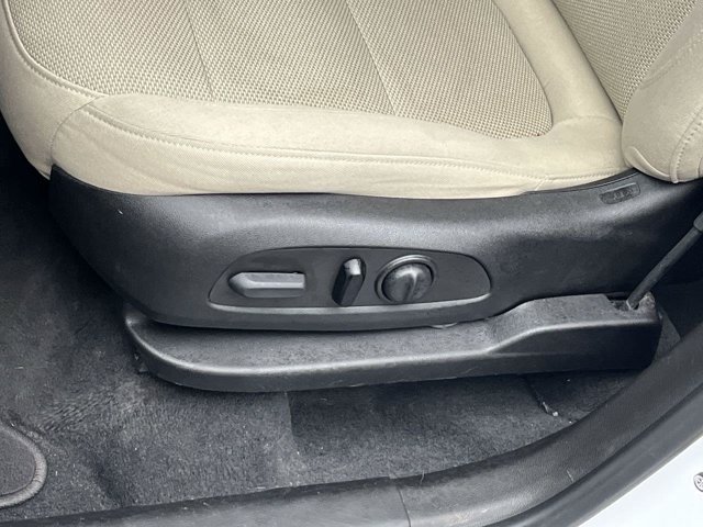 Used 2023 Summit White Chevrolet LT Cloth image 9