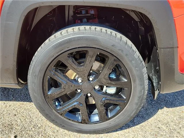 Used 2023 Colorado Red CL Jeep Altitude 4x4 image 7