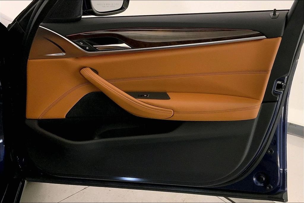 Used 2019 Mediterranean Blue Metallic BMW  image 25