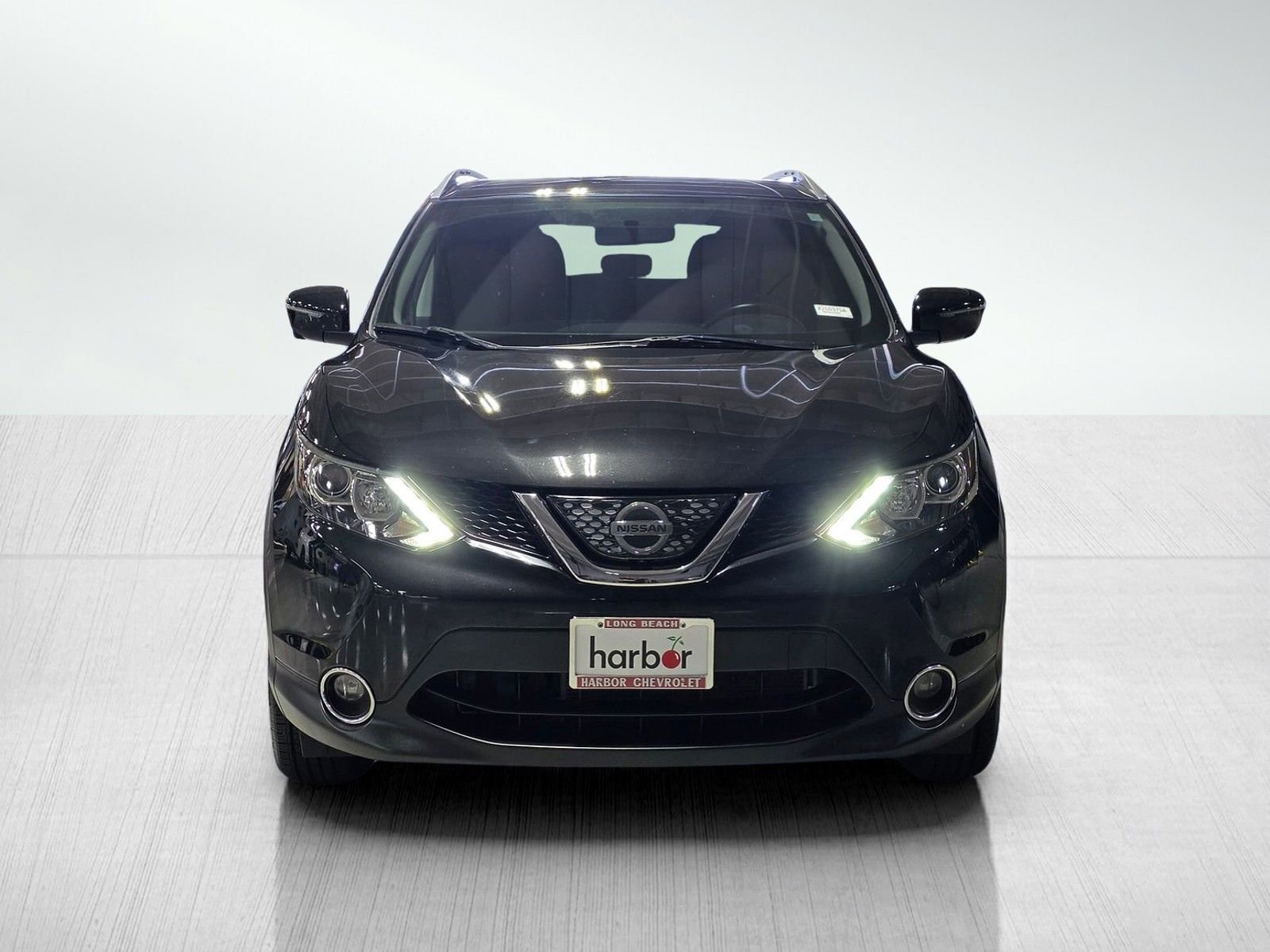 Used 2018  Nissan SV image 2