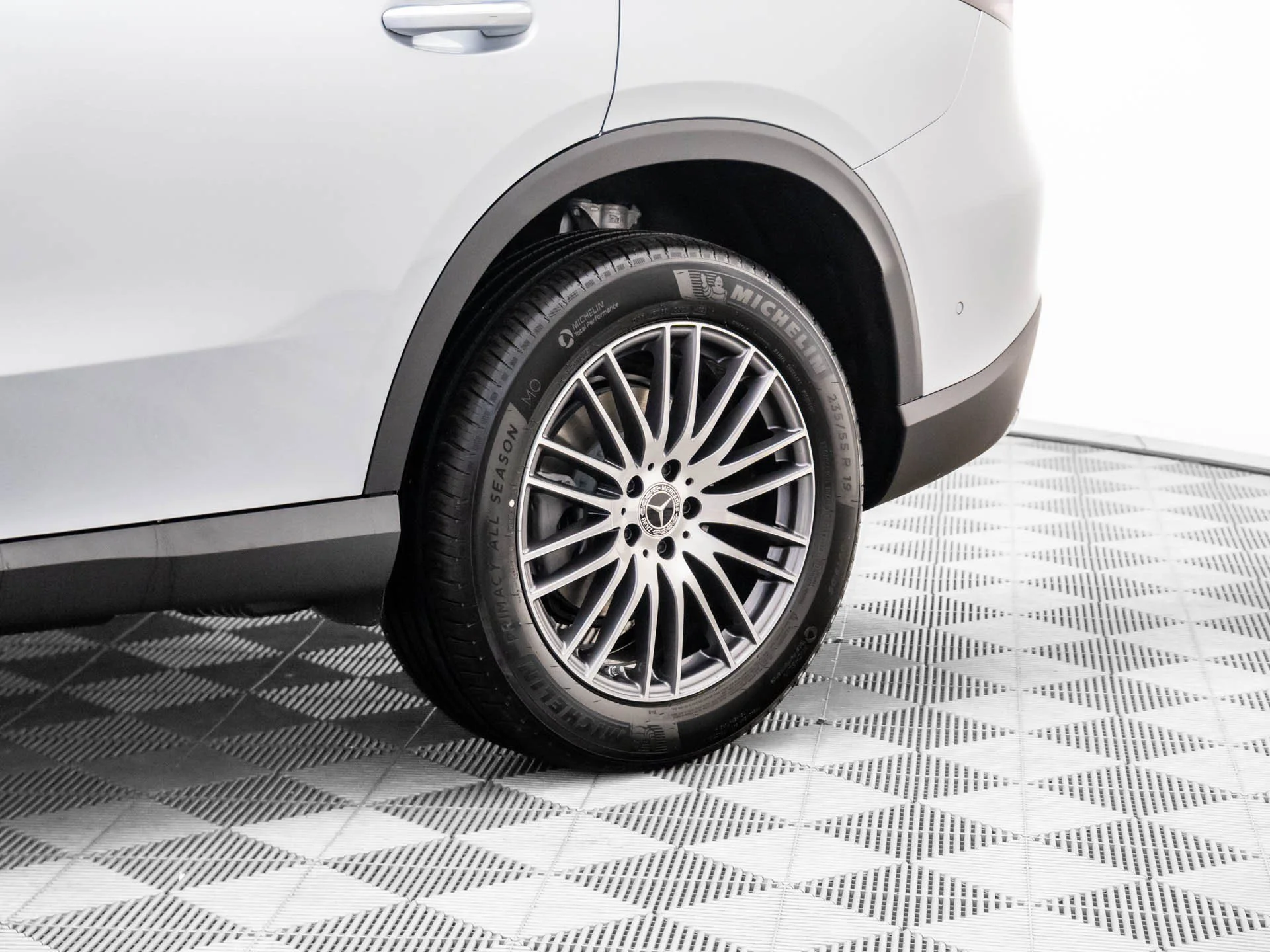 New 2026 Silver Mercedes-Benz GLC 300 image 31