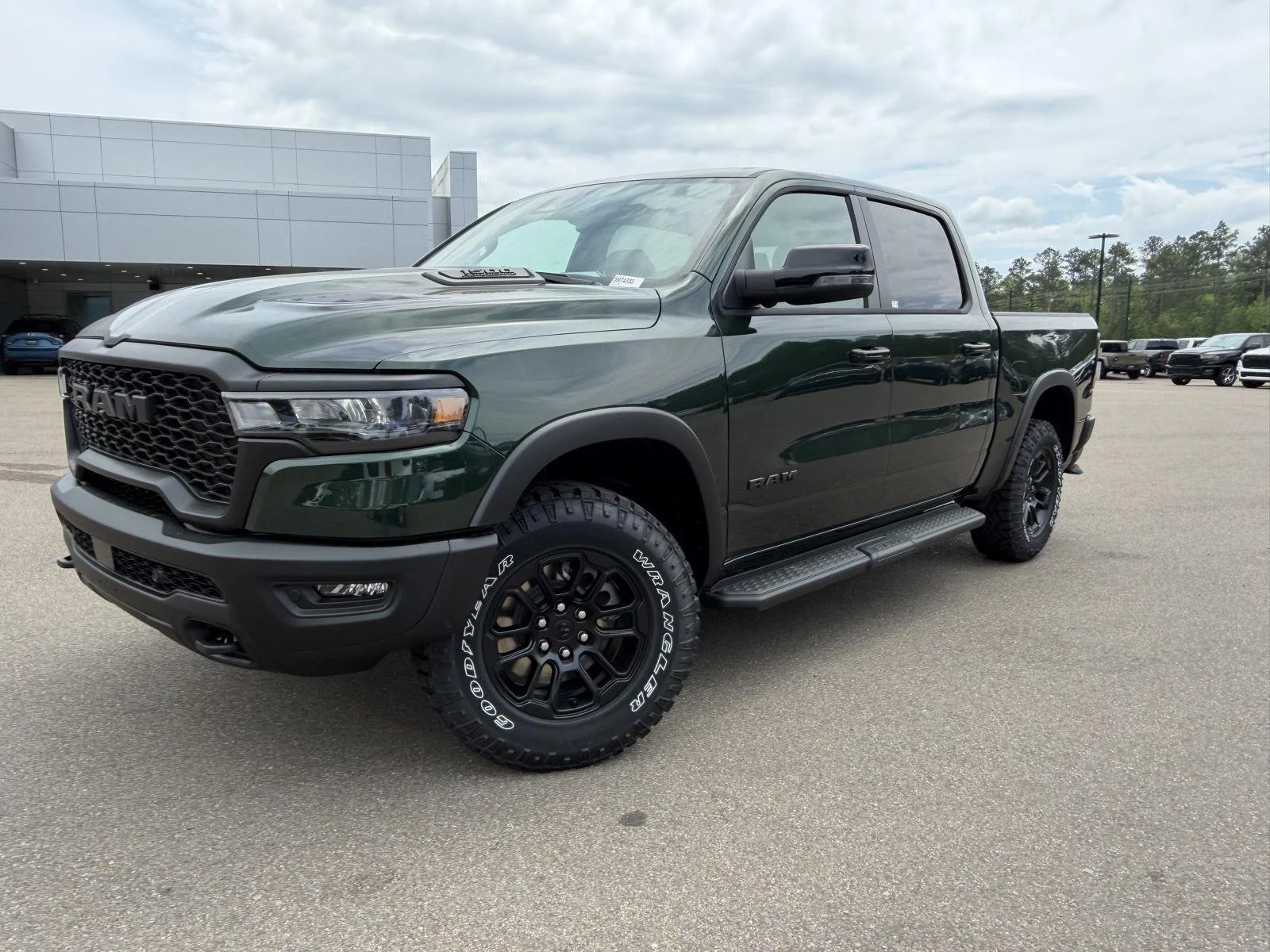 New 2026 Serrano-Green Metallic Exterior Paint RAM Rebel image 1