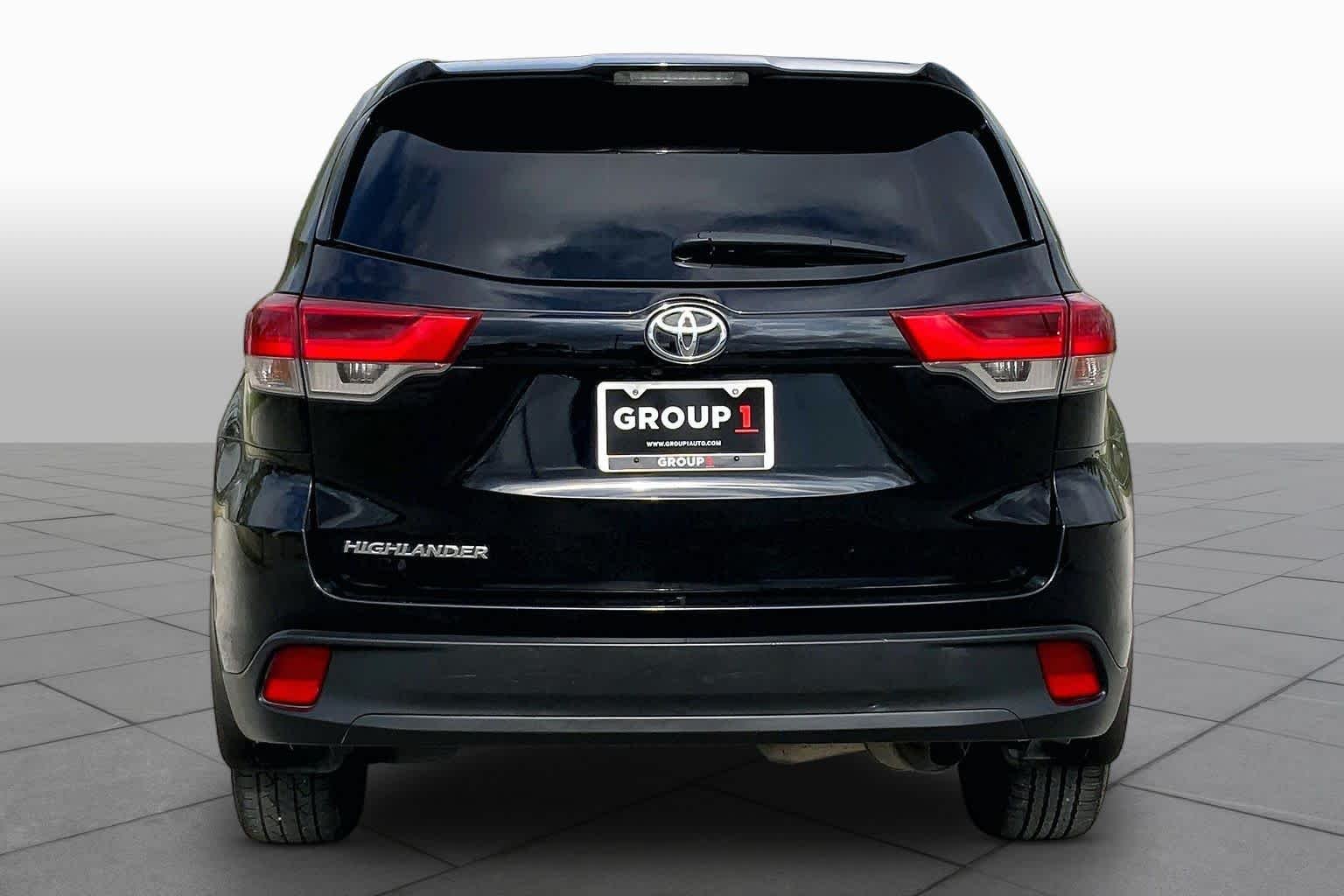 Used 2019 Midnight Black Metallic Toyota LE image 5