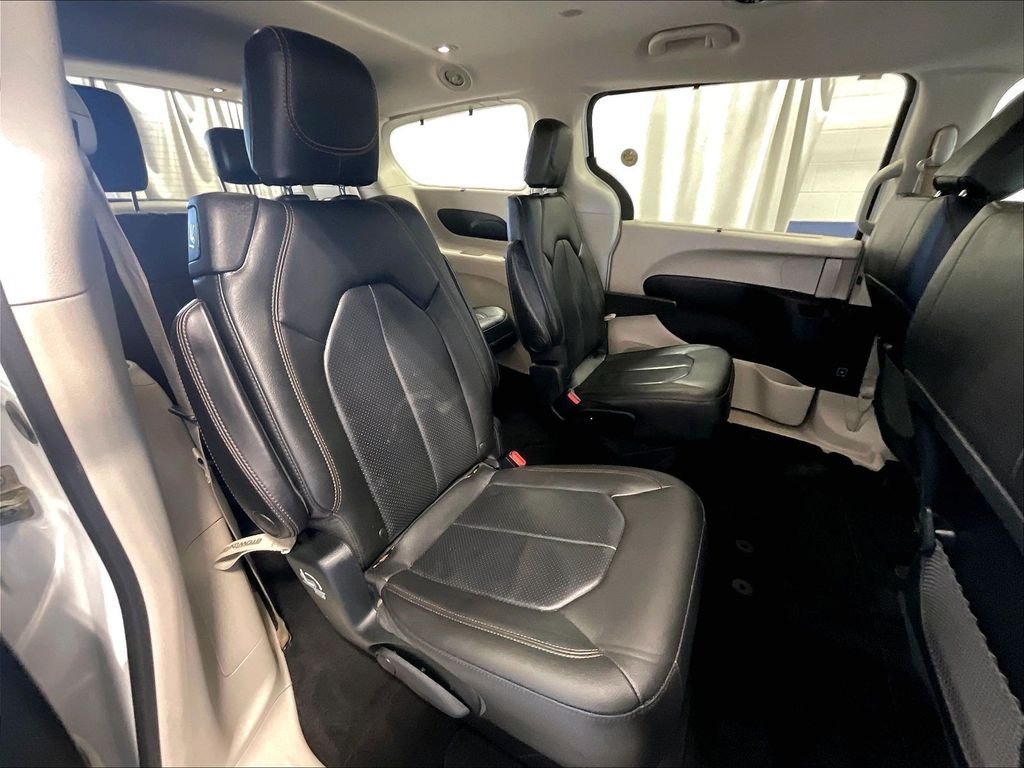 Used 2018 White Chrysler Touring L image 16