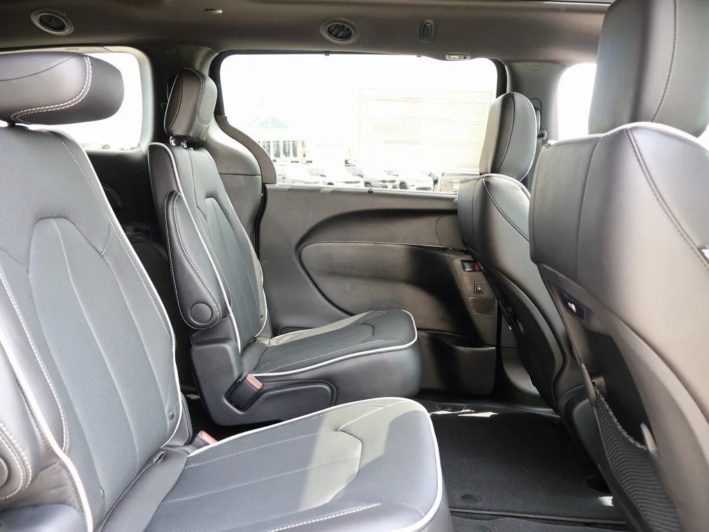 2026 Chrysler Pacifica Limited - Photo 11