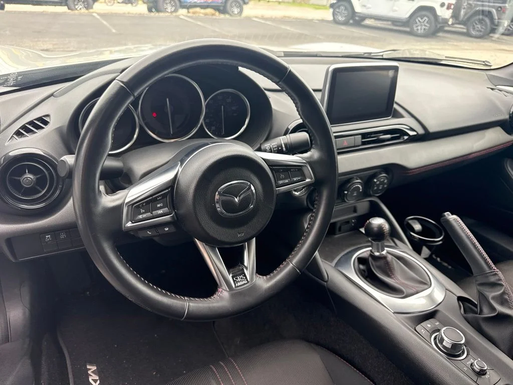Used 2016 White Mazda Club image 19