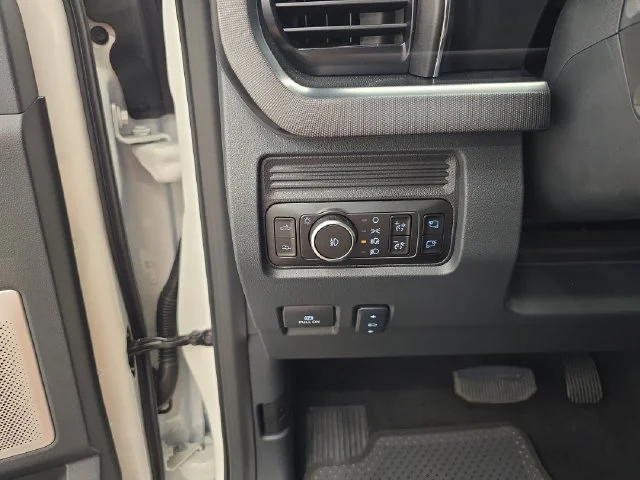New 2026 Star White Metallic Tri-Coat Ford F-250® Platinum® image 45