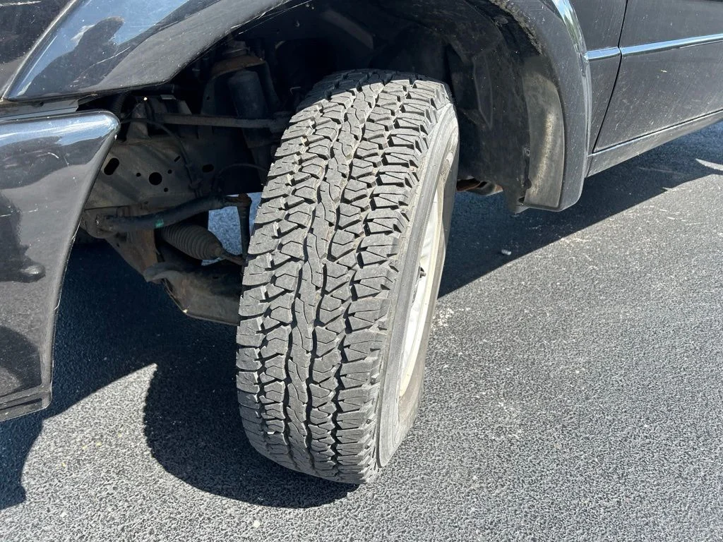 Used 2005 Black Ford  image 4