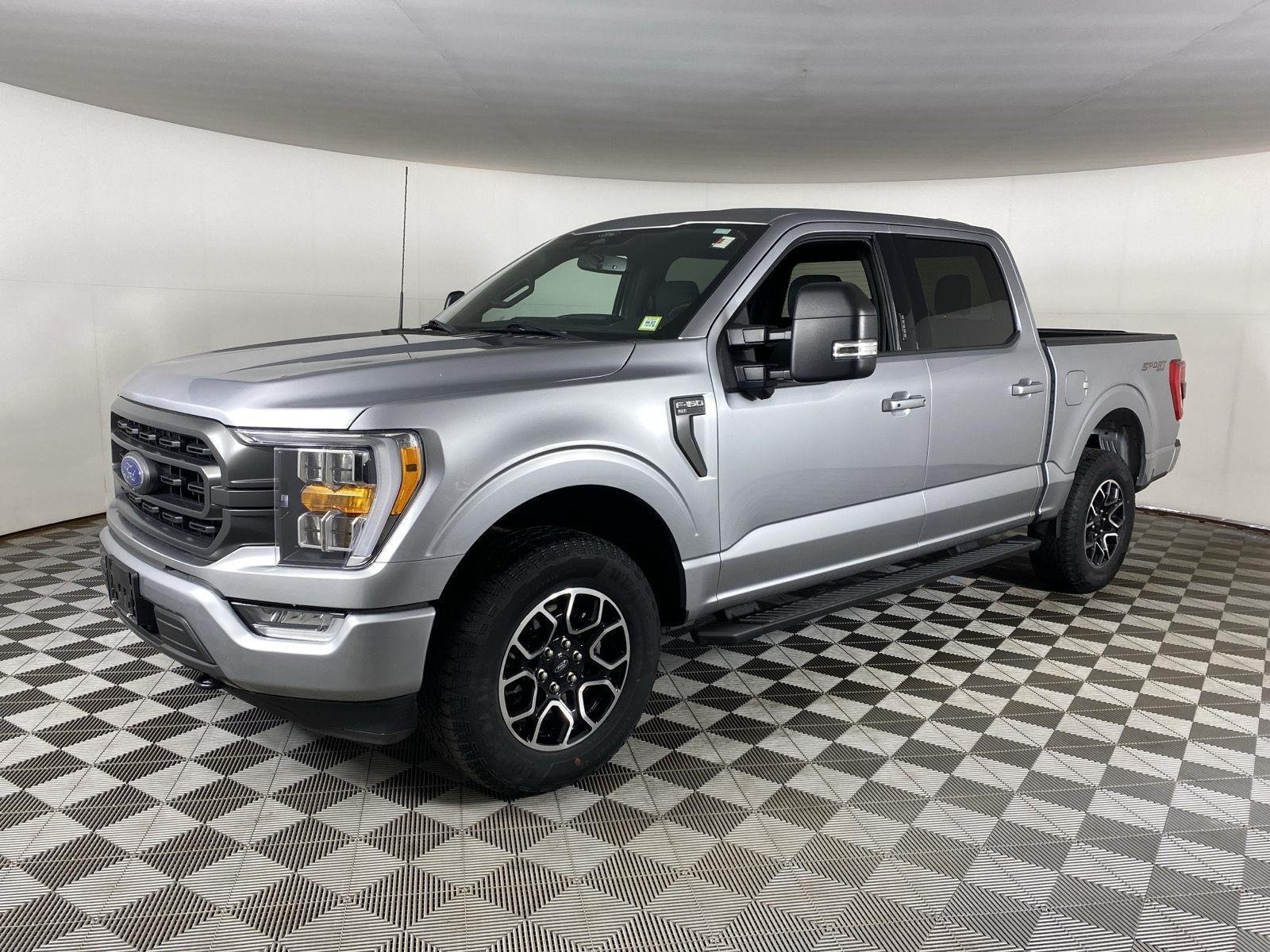 Used 2022 Iconic Silver Ford XLT image 4