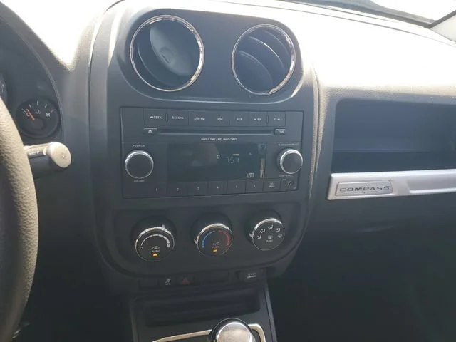 Used 2014 Granite Crystal Jeep Sport image 15