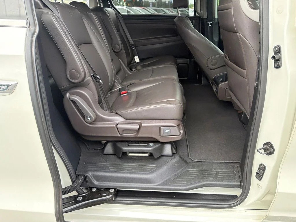 Used 2019  Honda Touring image 15