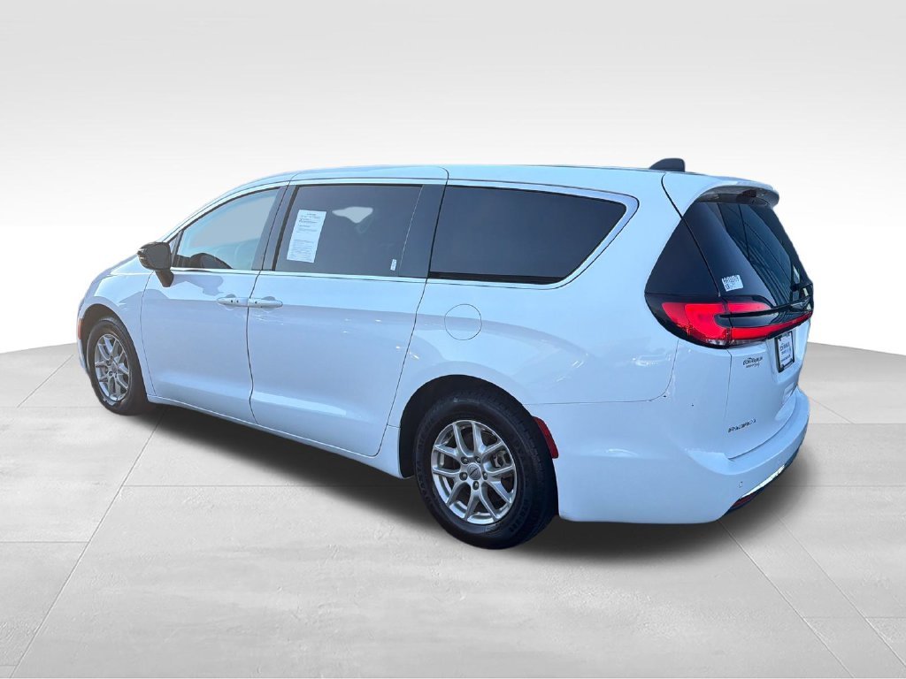 Used 2024 White Chrysler Touring L image 3