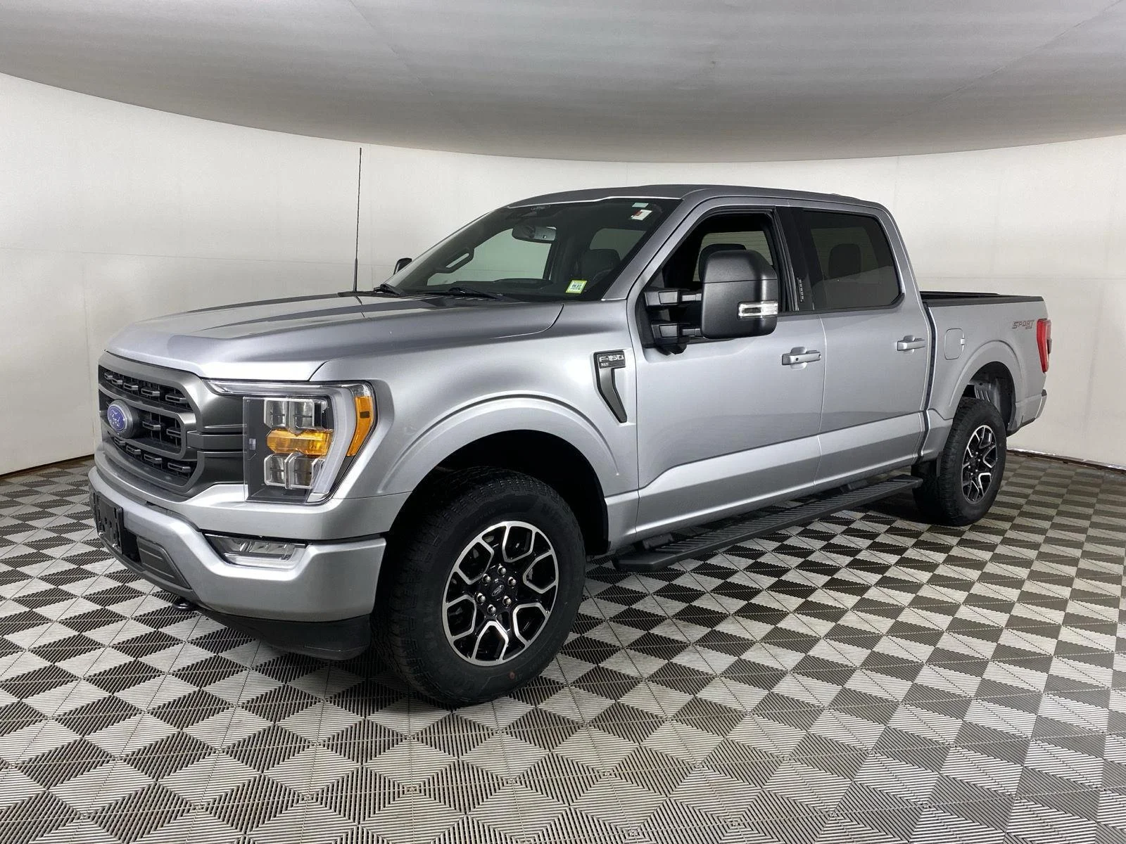 Used 2022 Iconic Silver Ford XLT image 4