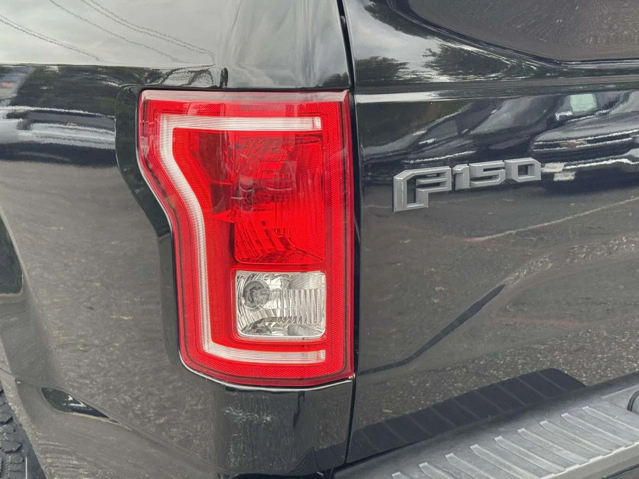 Used 2017 Shadow Black Ford XL image 13