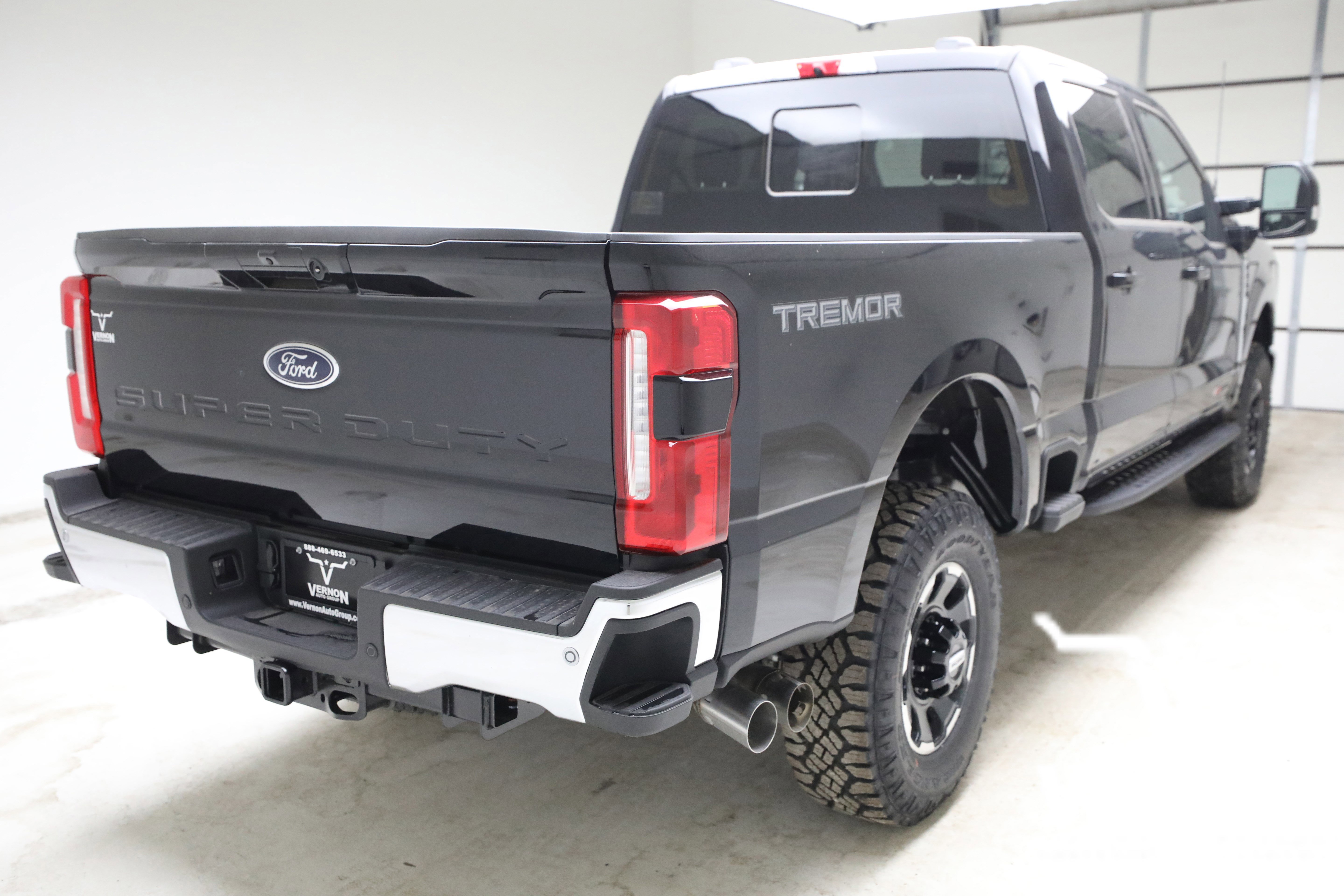 New 2026 Agate Black Metallic Ford  image 5