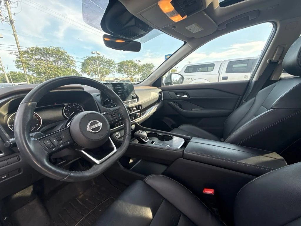Used 2022 Gray Nissan SL image 8