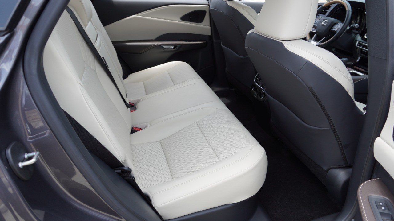 Certified Used 2025 SONIC CHROME Lexus RX 350 Premium Plus image 32