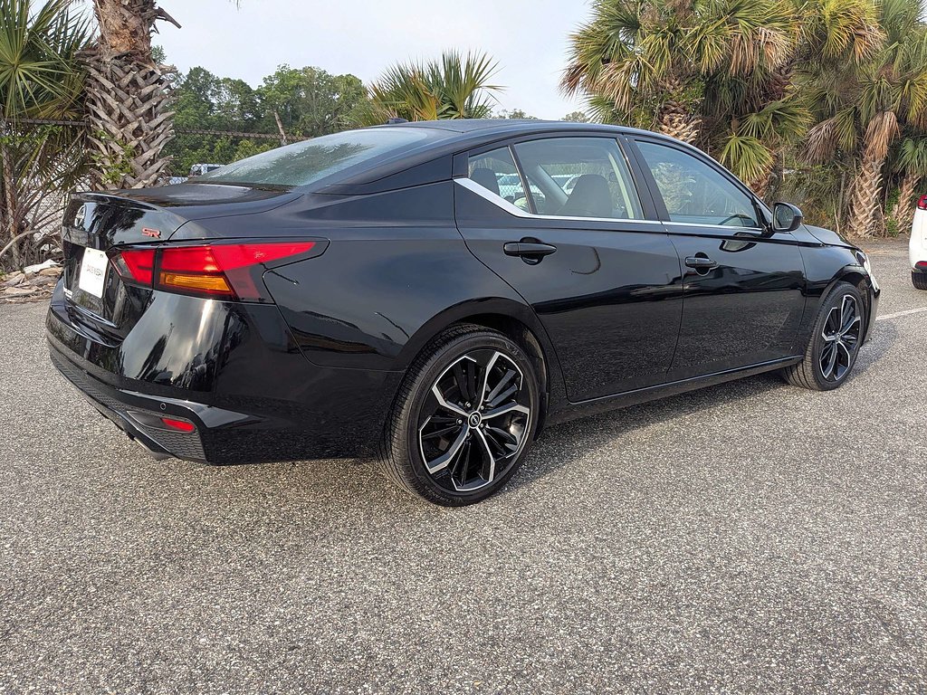 Used 2025  Nissan 2.5 SR image 4