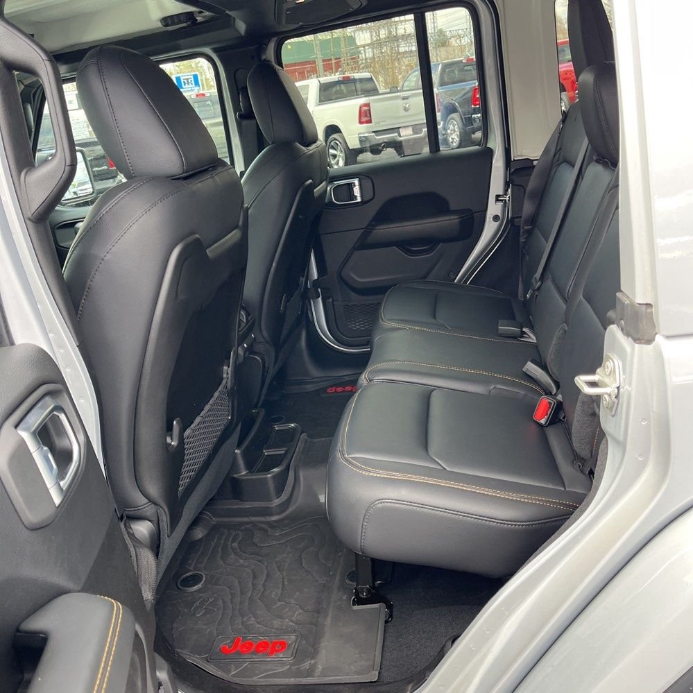 2024 Jeep Wrangler 4-Door Sahara - Photo 9