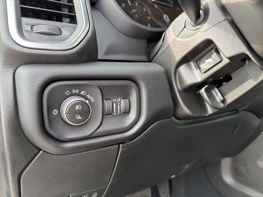 New 2026 Bright White Clear-Coat Exterior Paint RAM Laramie image 20
