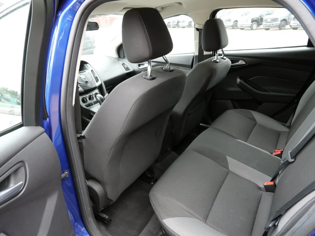 Used 2012 Blue Ford SE image 13