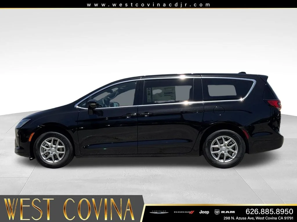 New 2027 Diamond Black Crystal Pearl-Coat Exterior Paint Chrysler Select image 12
