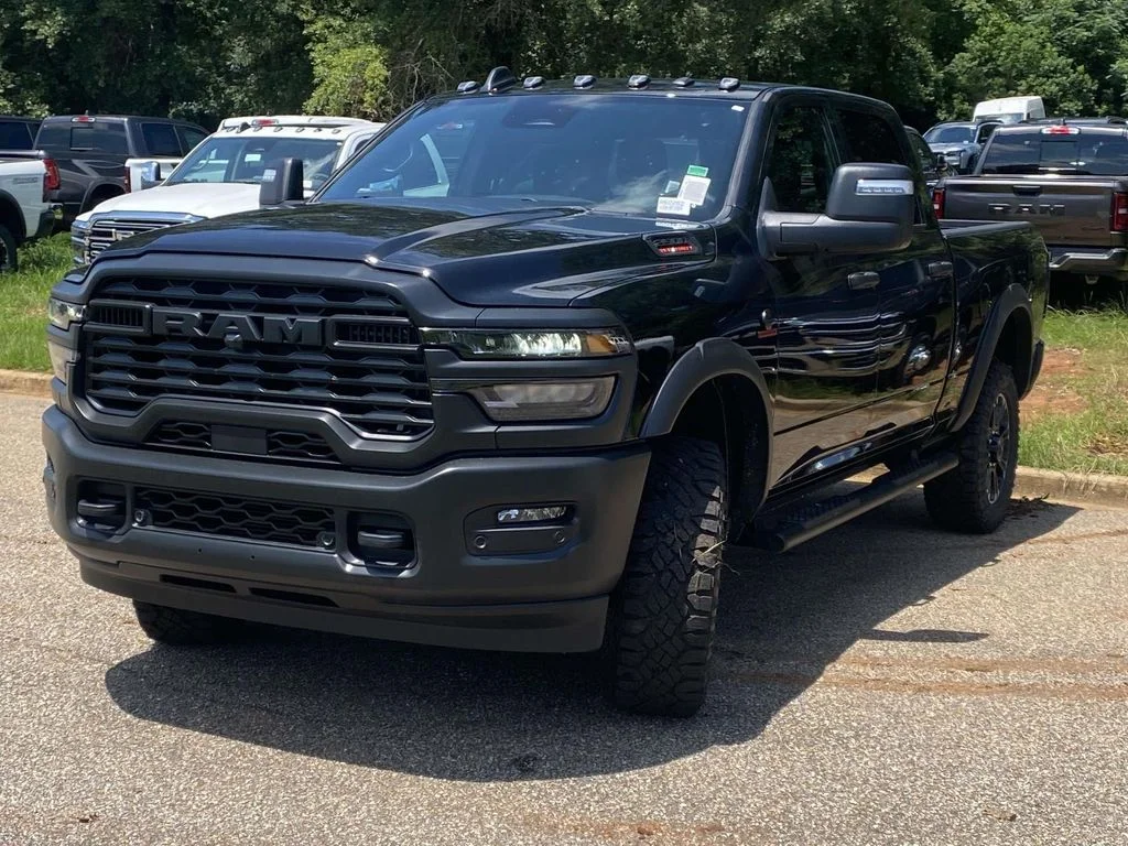 New 2026 Diamond Black Crystal Pearl-Coat Exterior Paint RAM Tradesman image 3