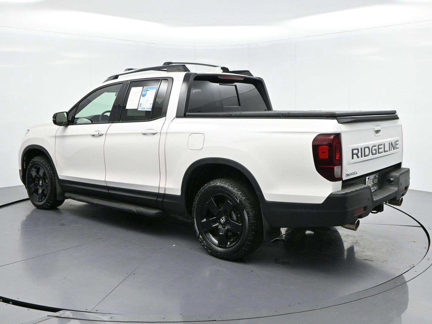Used 2025 White Honda Black Edition image 5