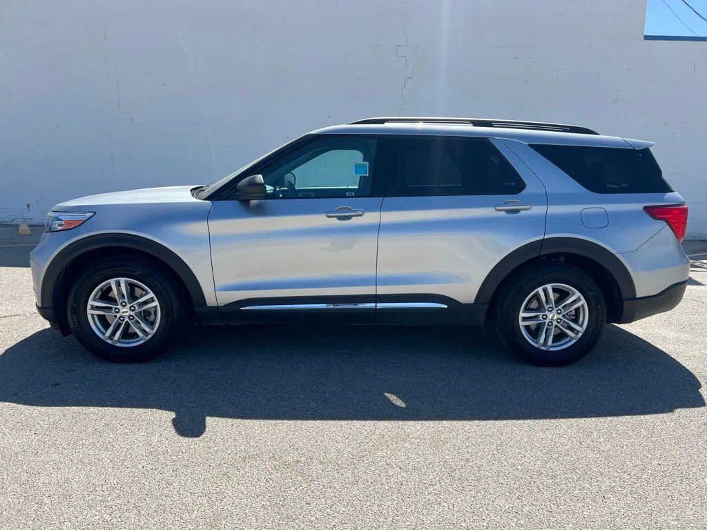 Used 2023 Iconic Silver Metallic Ford XLT image 2