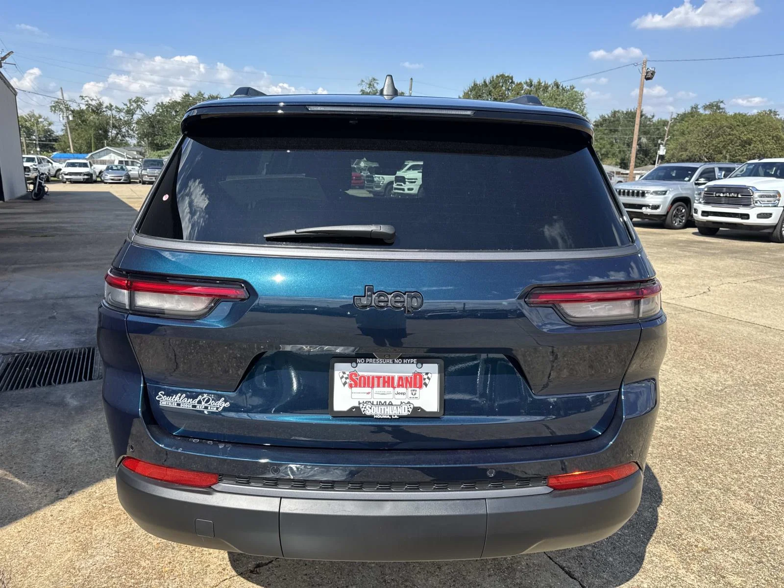 New 2027 Fathom Blue Pearl-Coat Paint Jeep Limited image 5