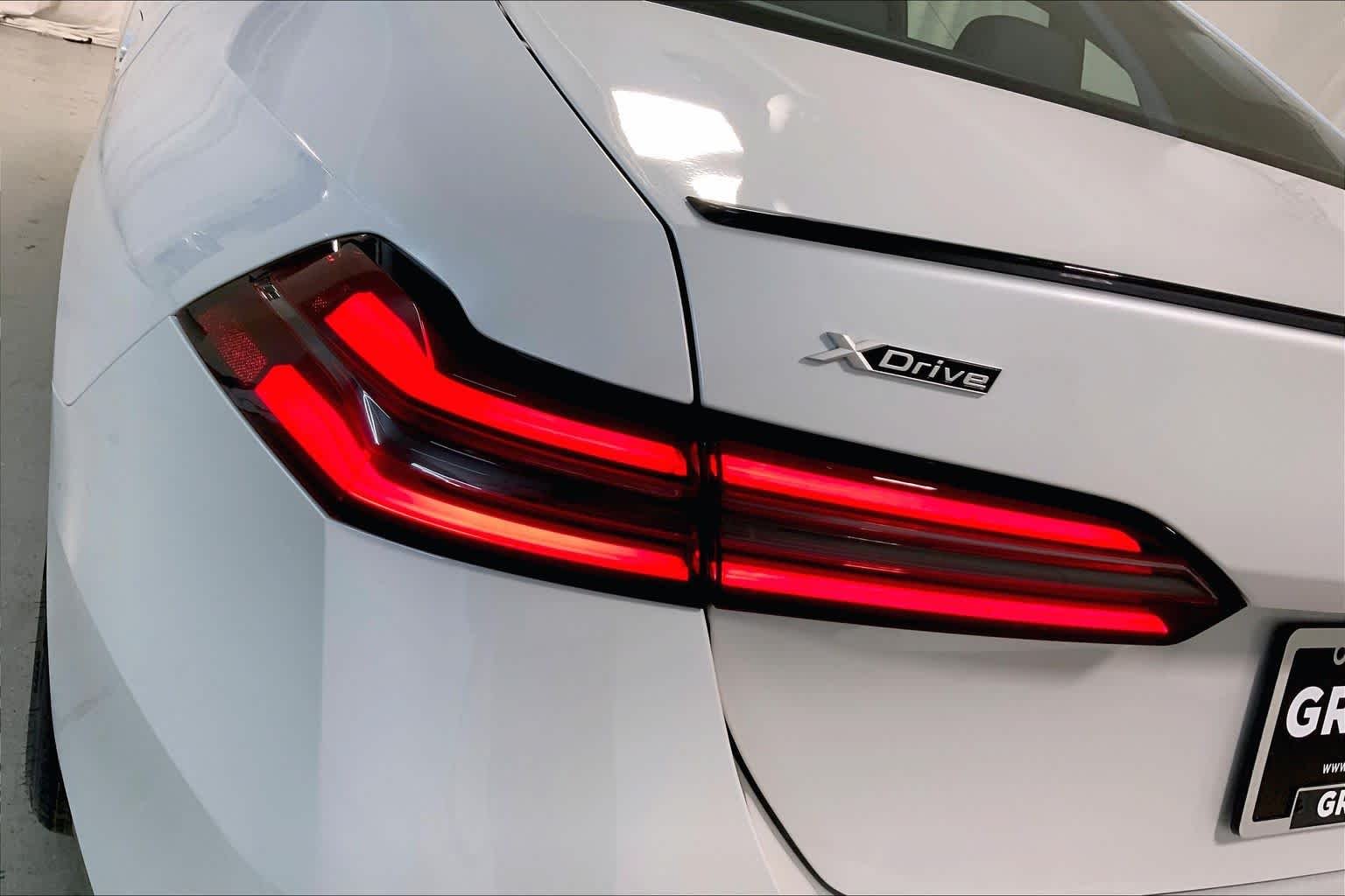 New 2026 Mineral White Metallic BMW 550e xDrive image 14