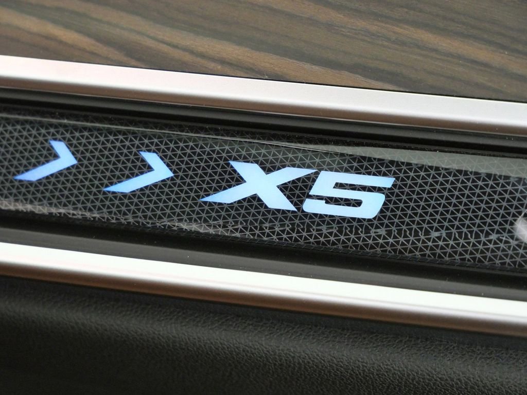 Used 2026 Alpine White BMW xDrive50e image 25