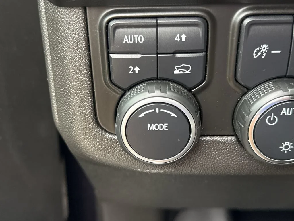 2022 Chevrolet Suburban LT - Photo 22