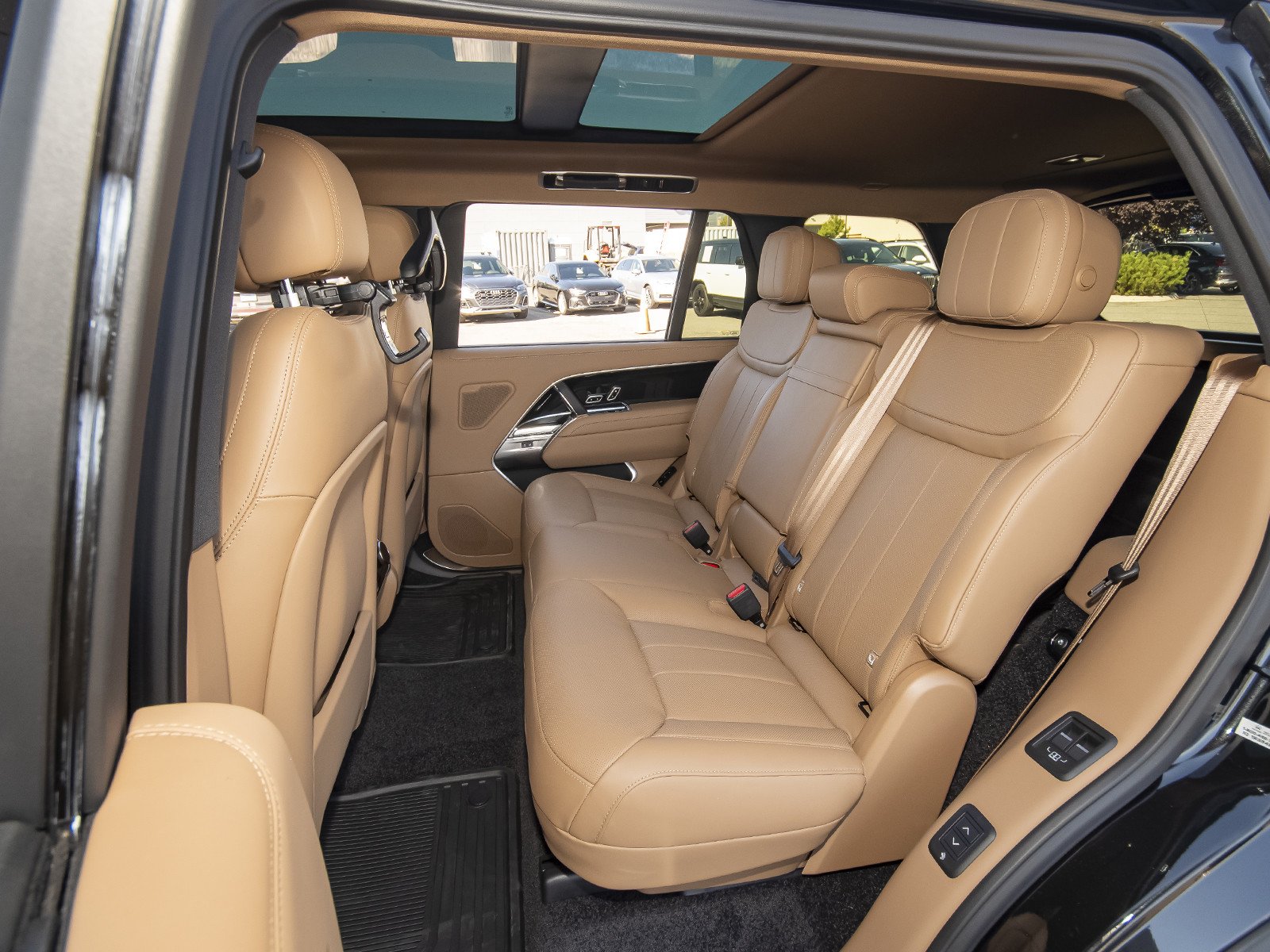 New 2026 Santorini Black Land Rover SE image 45