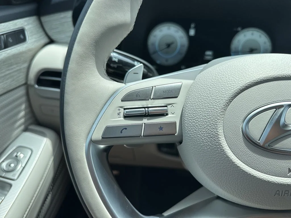 Used 2025 White Hyundai Calligraphy image 52